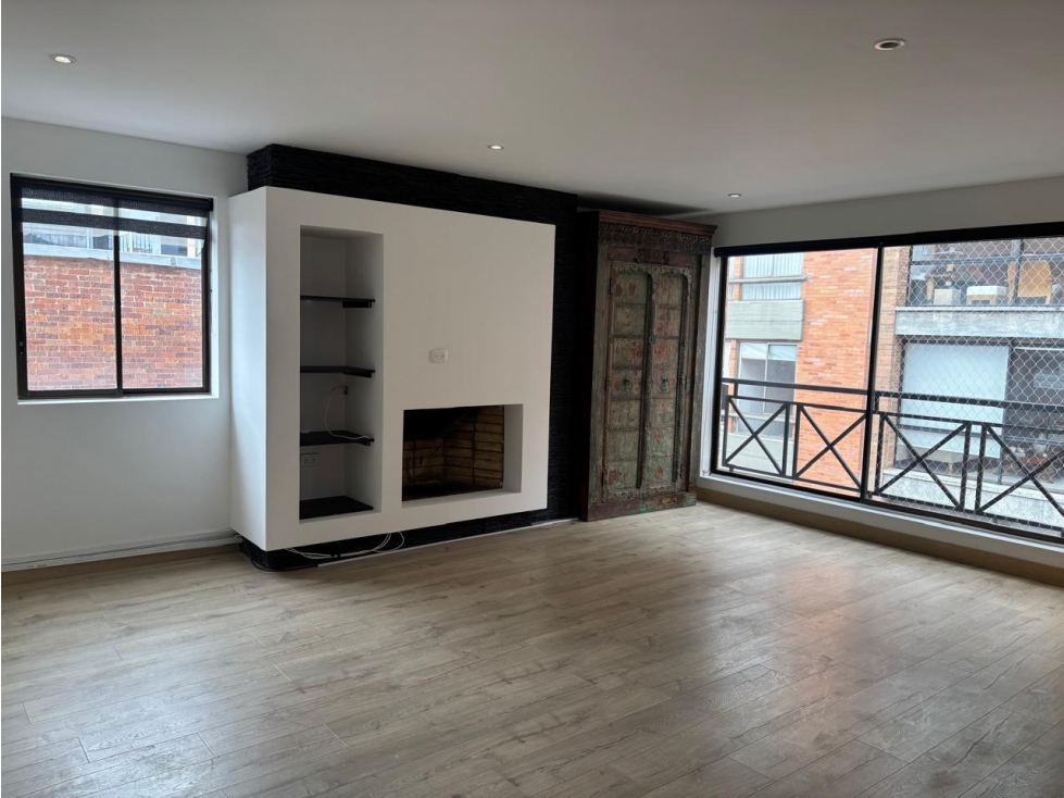 Apartamento remodelado con Terraza para Arriendo en Santa Bárbara — foto 2
