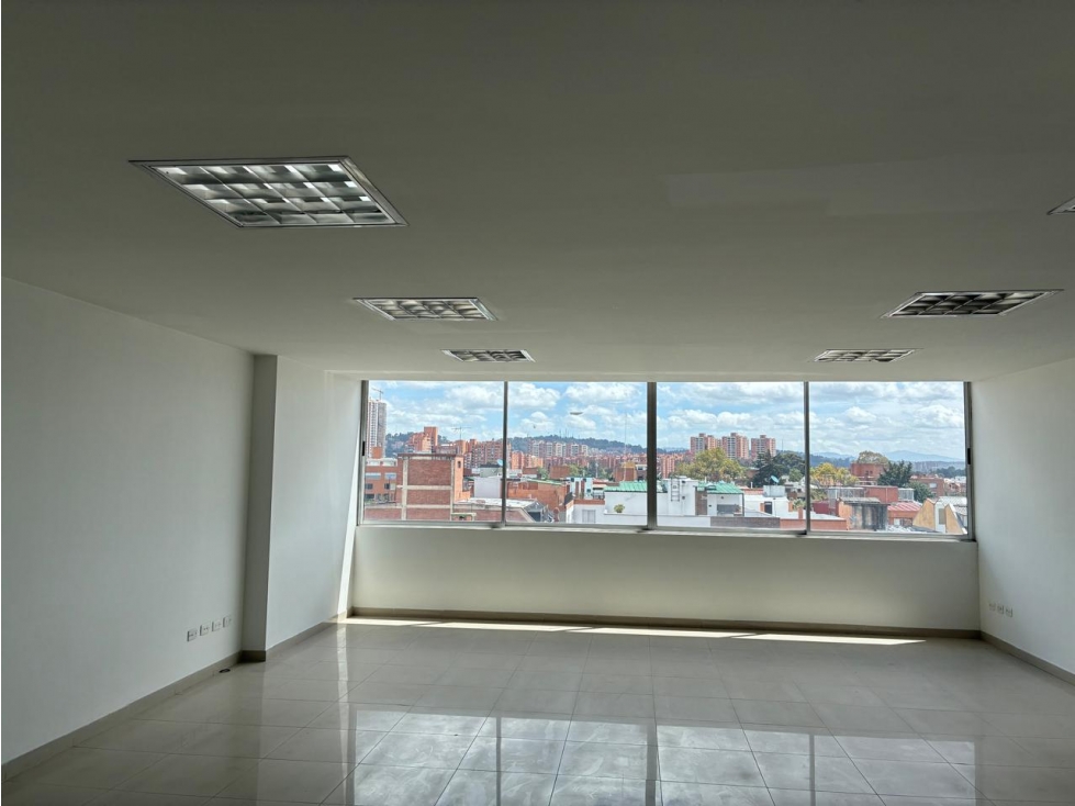 Iluminada oficina para venta en Puente Largo — foto 3