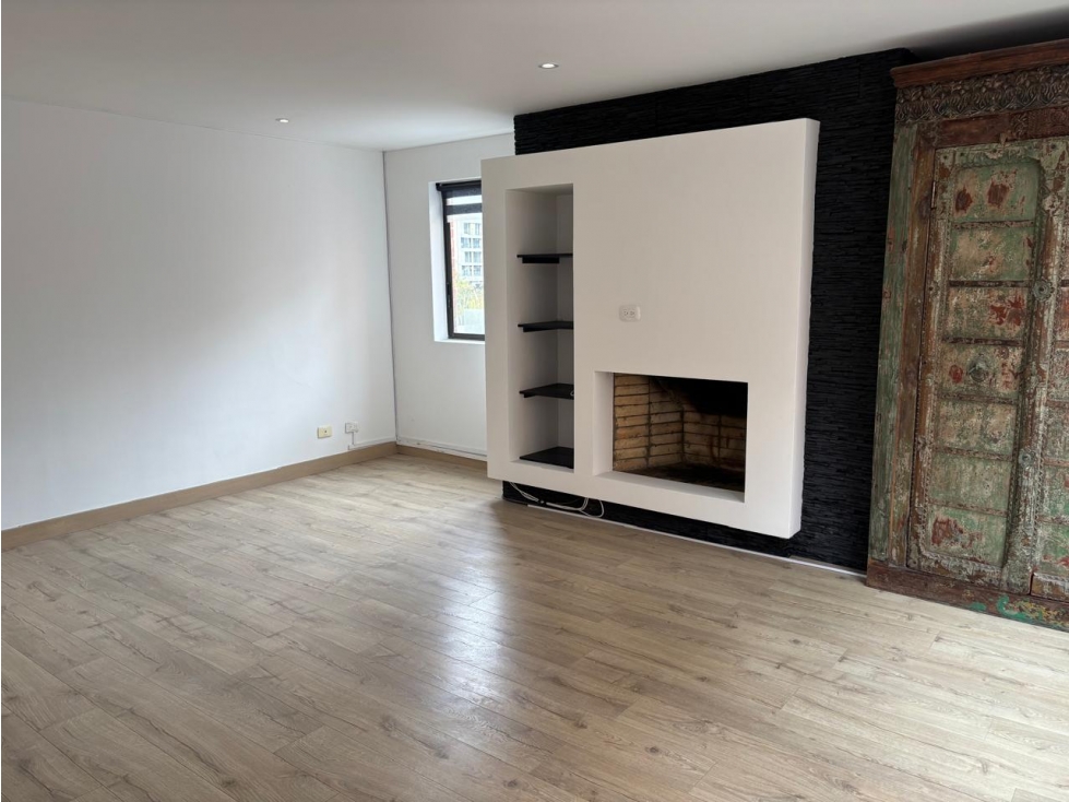 Apartamento remodelado con Terraza para Arriendo en Santa Bárbara — foto 3