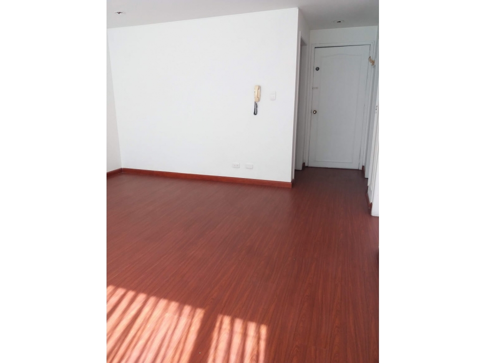 Iluminado apartamento para arriendo en Chicó — foto 2