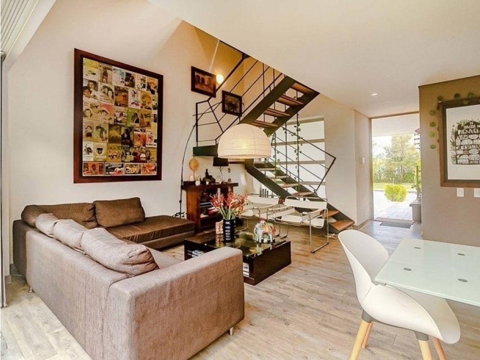Casa Moderna, para venta Rionegro, Vía Zona E