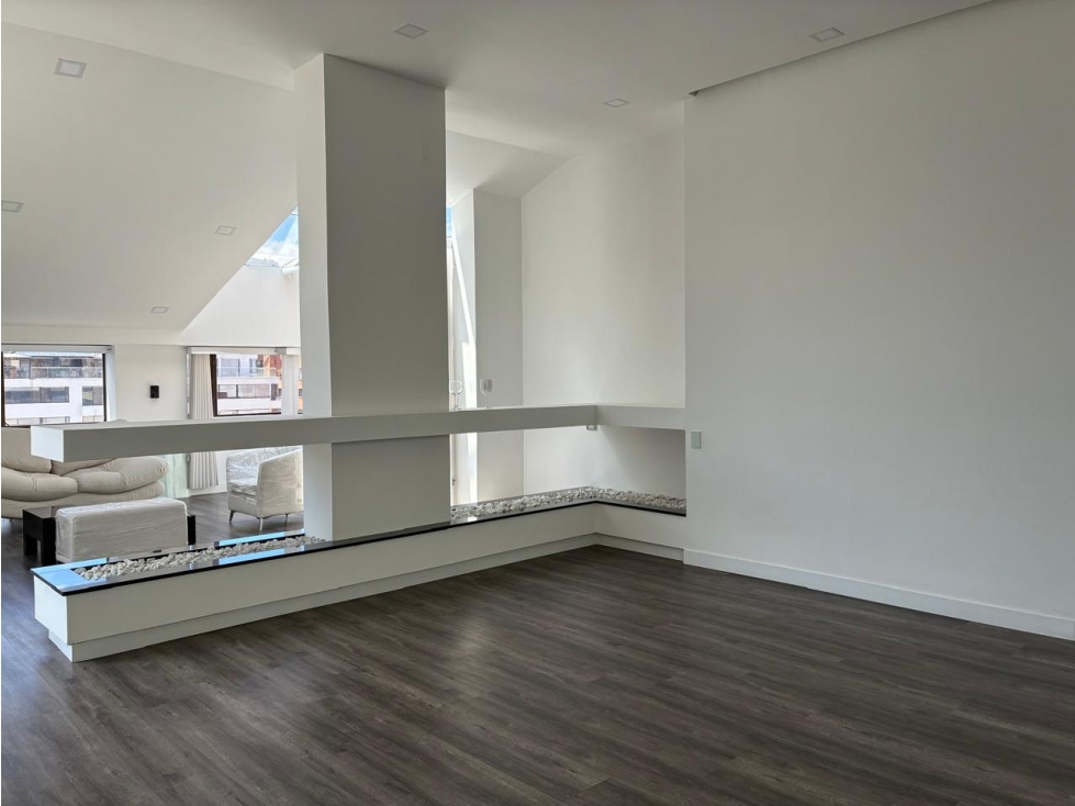 Penthouse remodelado para arriendo en La Carolina