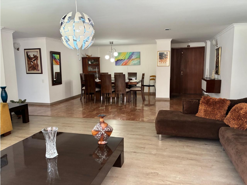 Apartamento remodelado con jardín privado para venta en Santa Bárbara
