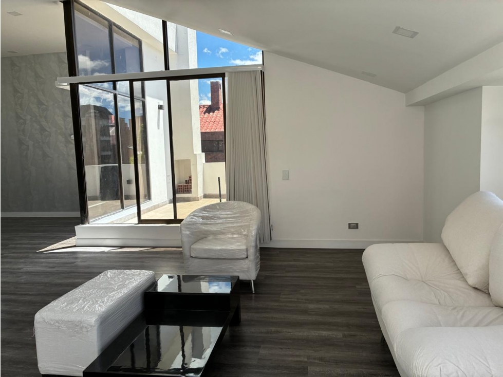 Penthouse remodelado para arriendo en La Carolina — foto 4