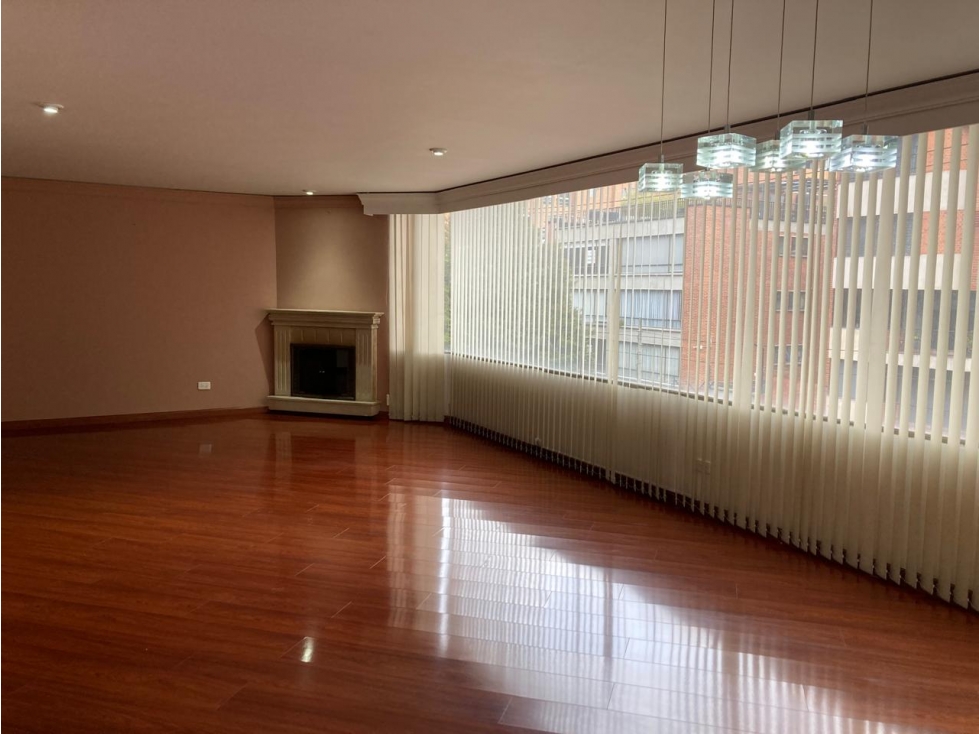 Amplio apartamento dúplex para arriendo en Chicó