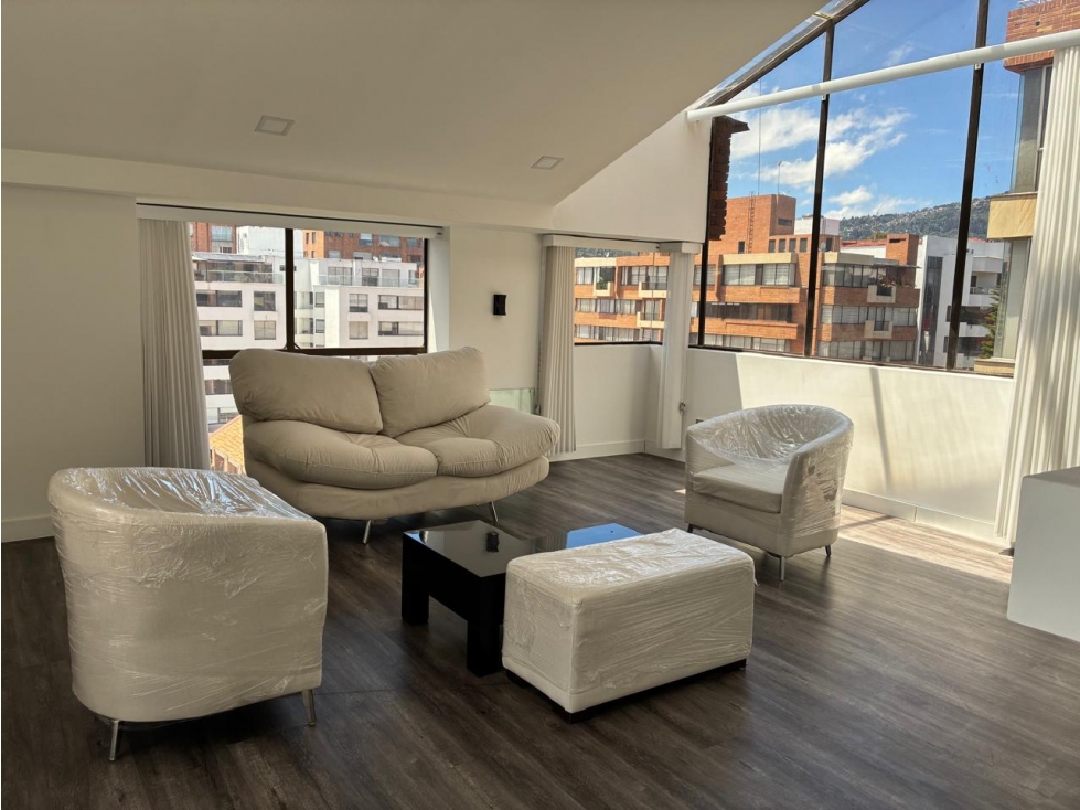 Penthouse remodelado para arriendo en La Carolina — foto 3