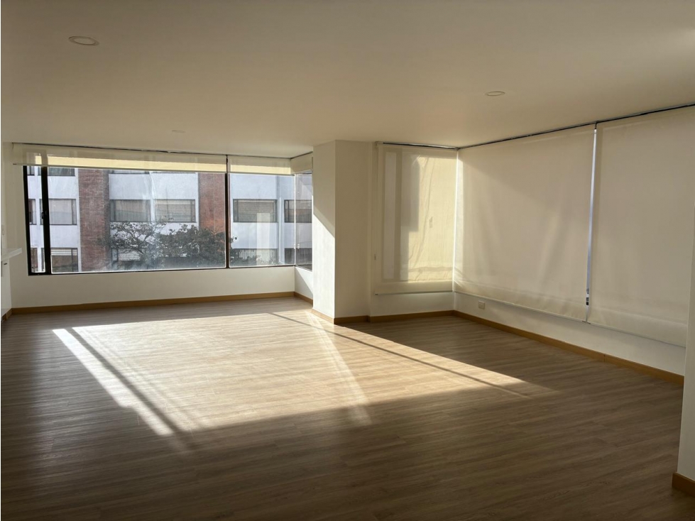 Apartamento remodelado para arriendo en Santa Bárbara