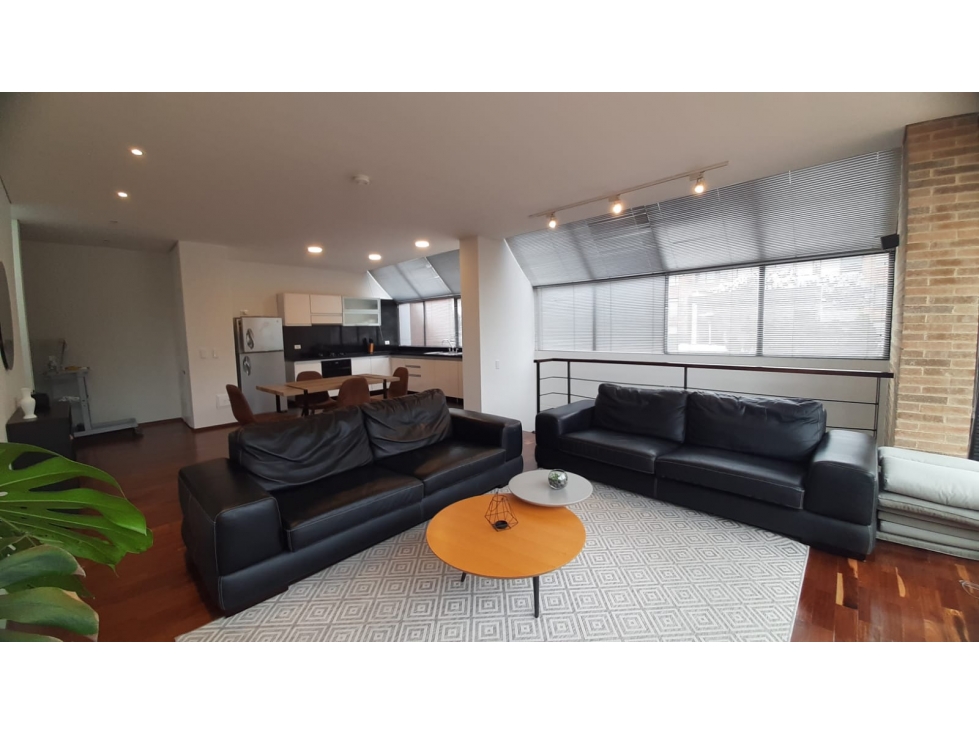 Apartamento dúplex con terrazas para arriendo en Santa Bárbara Alta — foto 2