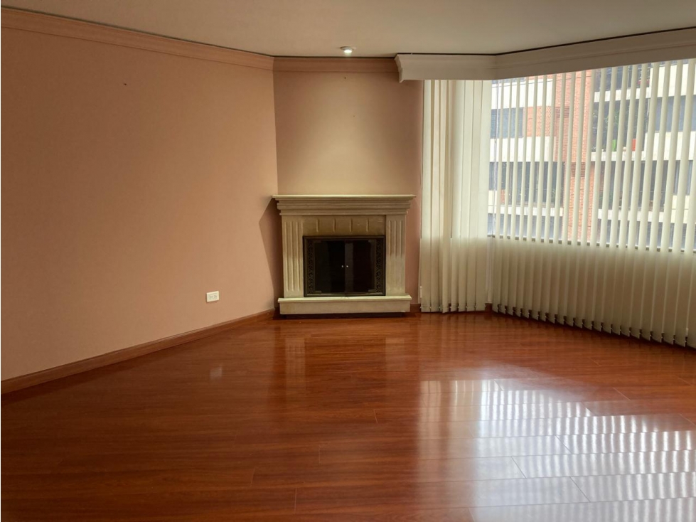 Amplio apartamento dúplex para arriendo en Chicó — foto 2