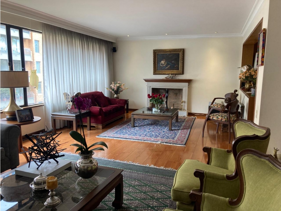 Iluminado apartamento con terrazas para venta en La Cabrera