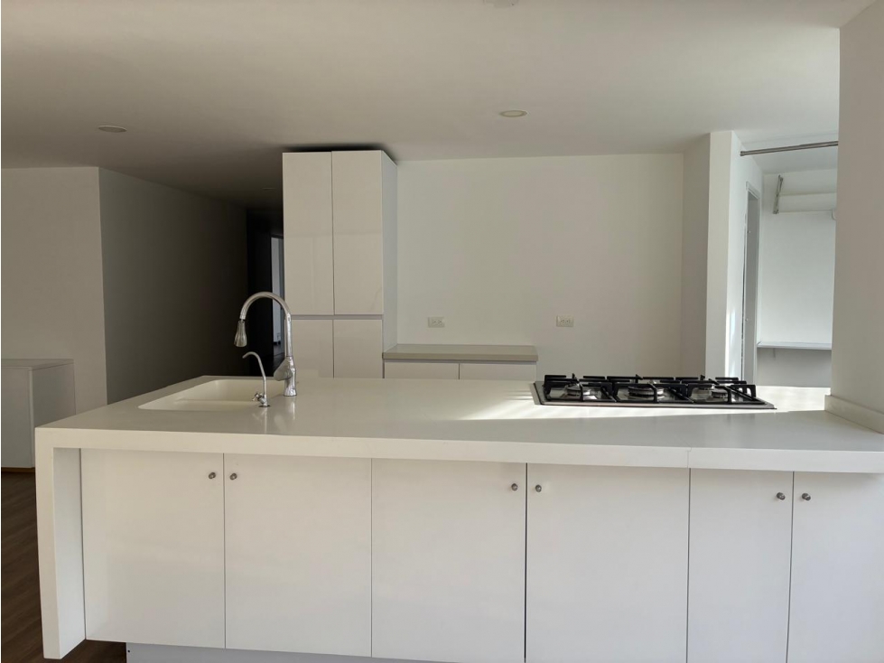 Apartamento remodelado para arriendo en Santa Bárbara — foto 4