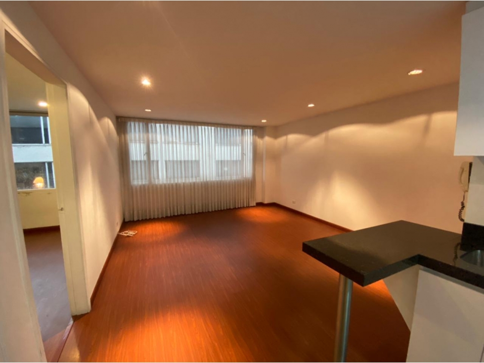 Iluminado apartamento para arriendo en Chicó