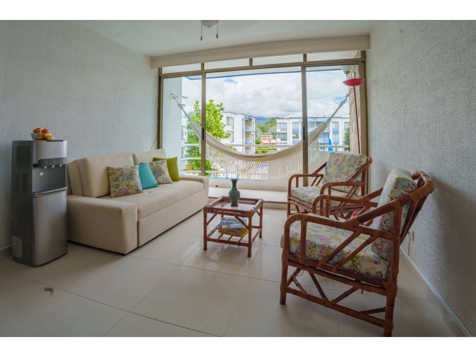 Apartamento con club house para venta en Melgar - 2