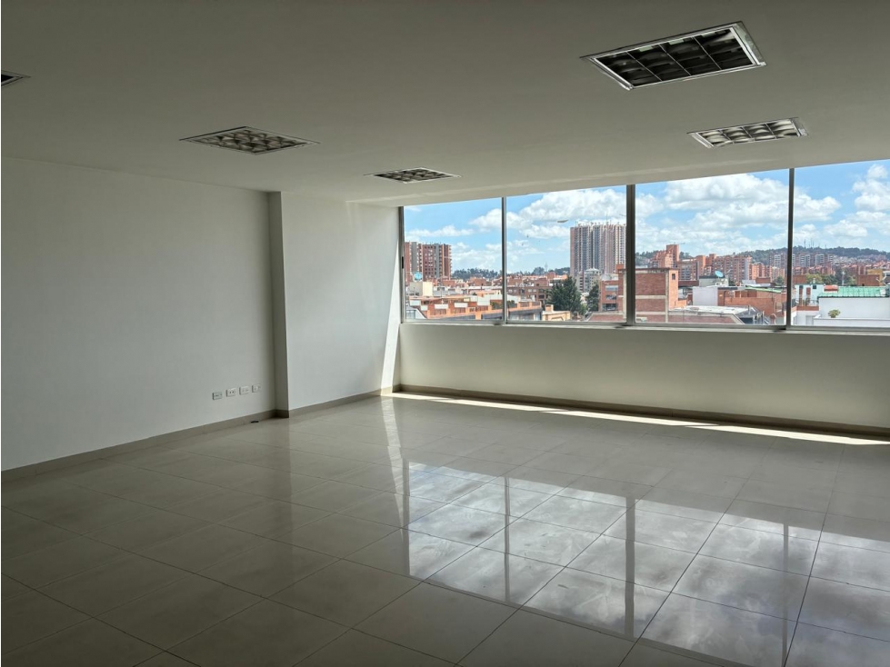 Iluminada oficina para venta en Puente Largo — foto 2