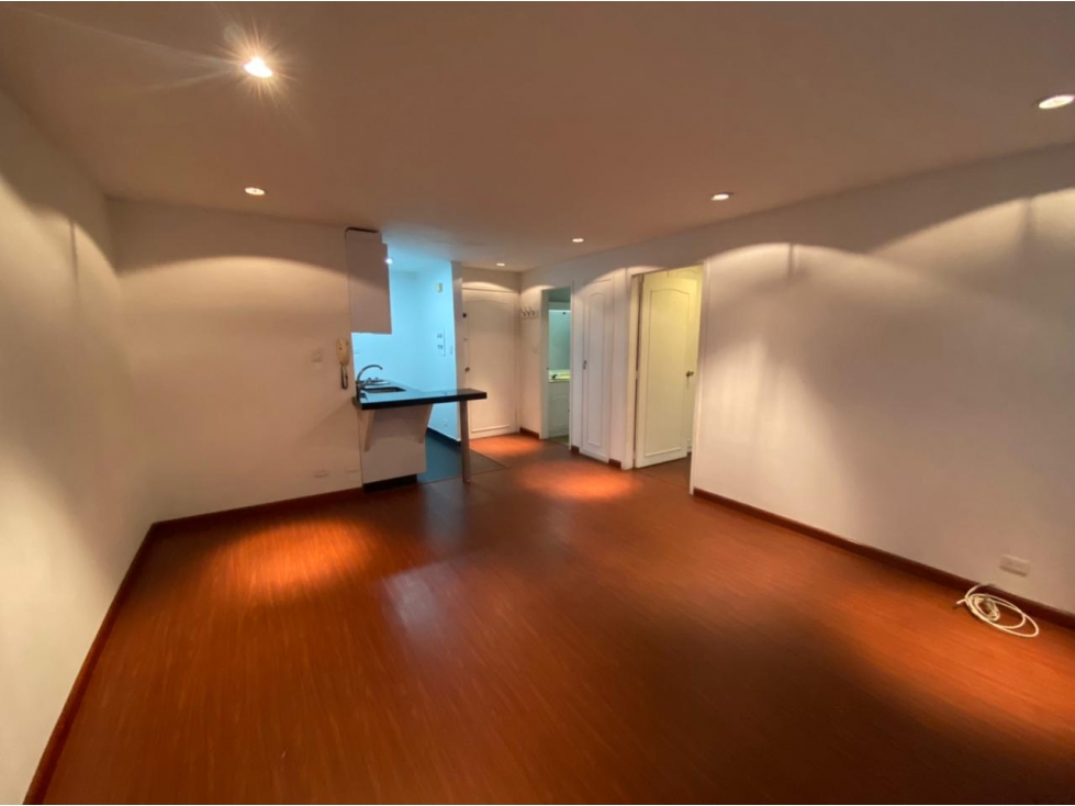 Iluminado apartamento para arriendo en Chicó — foto 4