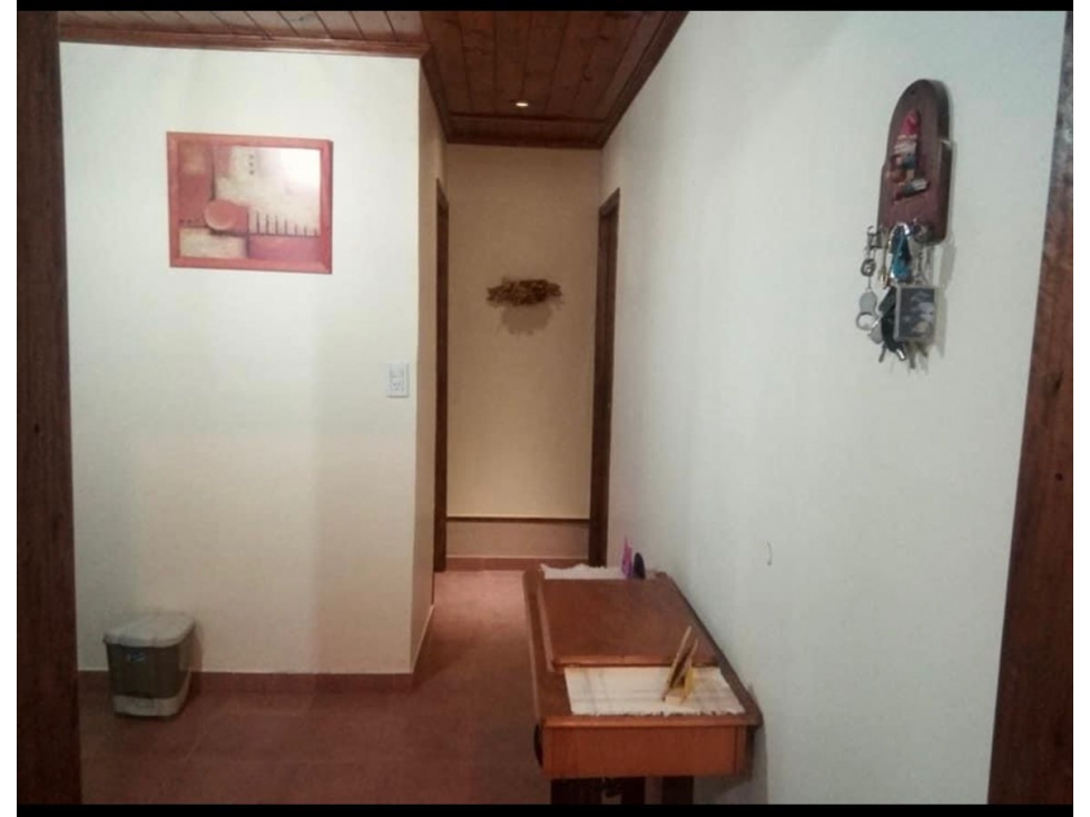 CASA 5 AMBIENTES - 3DOR-QUINCHO-GARAGE- PICO TRUNCADO-STA CRUZ - 6
