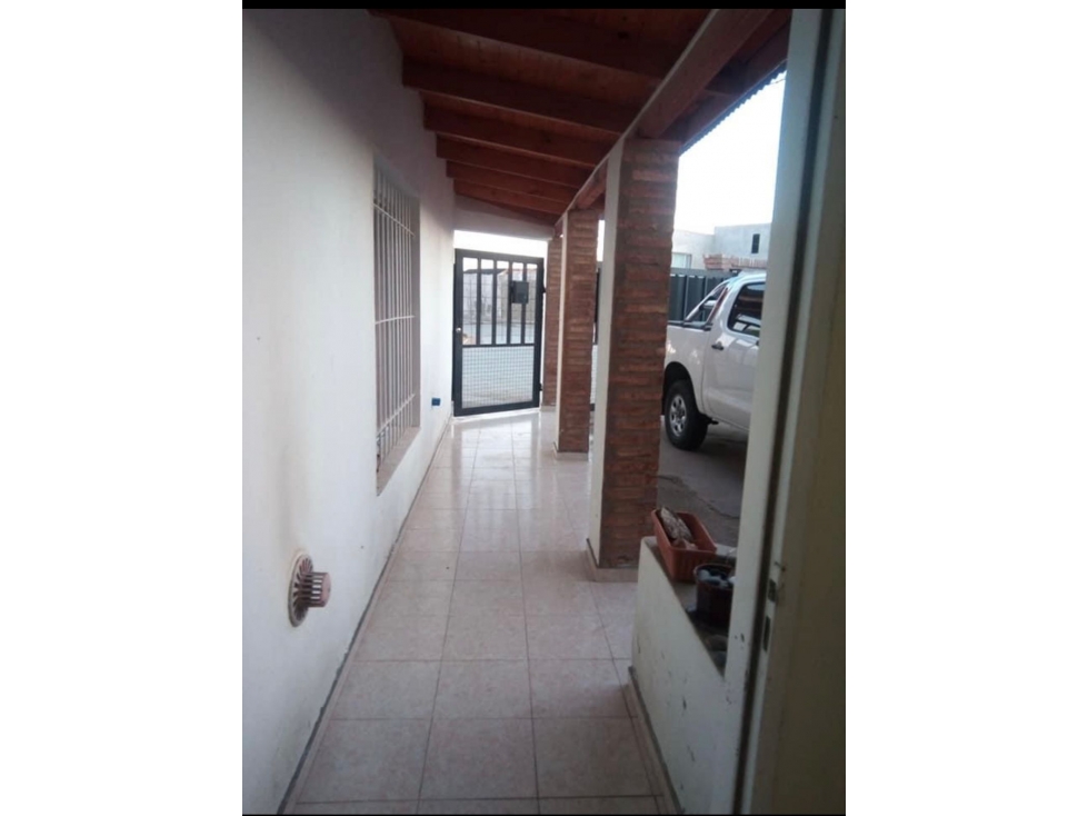 CASA 5 AMBIENTES - 3DOR-QUINCHO-GARAGE- PICO TRUNCADO-STA CRUZ - 2