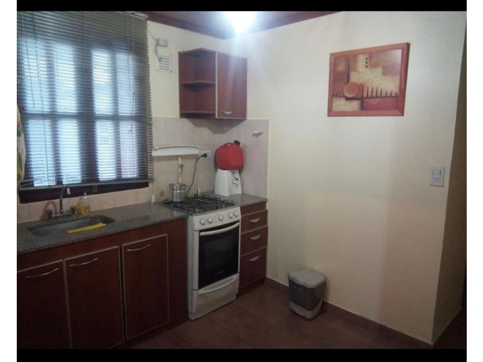 CASA 5 AMBIENTES - 3DOR-QUINCHO-GARAGE- PICO TRUNCADO-STA CRUZ - 5