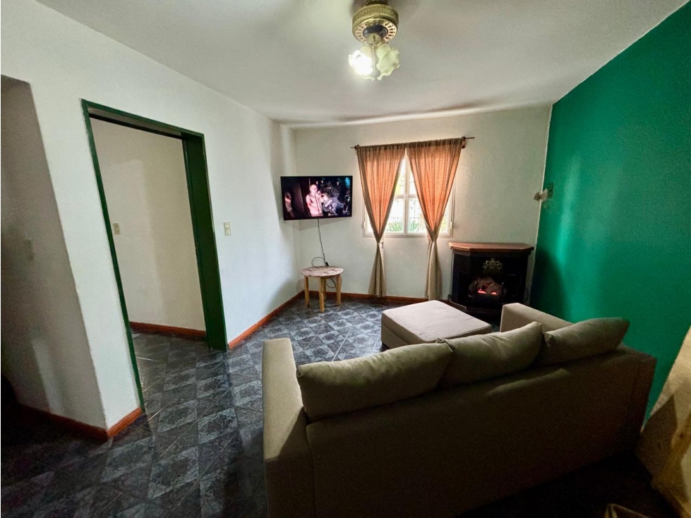 CASA 4 DORMITORIOS - PATIO - QUINCHO - TRELEW - 6