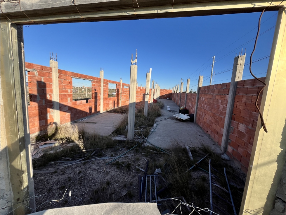 LOTE EN LA ALHAMBRA CON MEJORA- 3569m2 - PUERTO MADRYN - 3