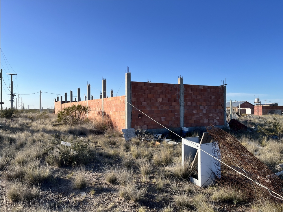 LOTE EN LA ALHAMBRA CON MEJORA- 3569m2 - PUERTO MADRYN - 4