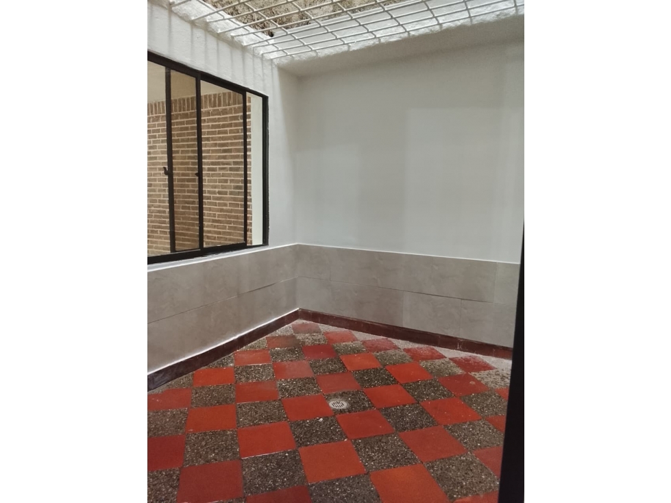 Se vende casa de 3 pisos unifamiliar en el barrio Florencia Medellin — foto 3