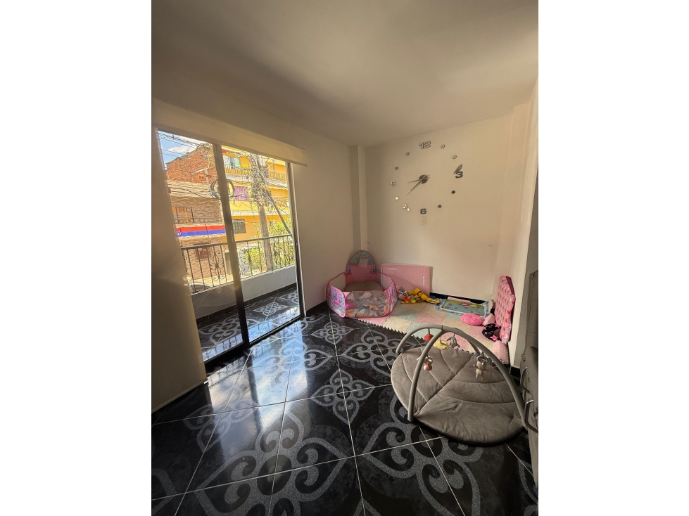 Se vende apartamento en Manrique Central — foto 3