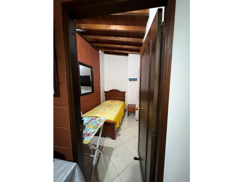 Se vende apartamento en Manrique 2 y 3 piso — foto 2