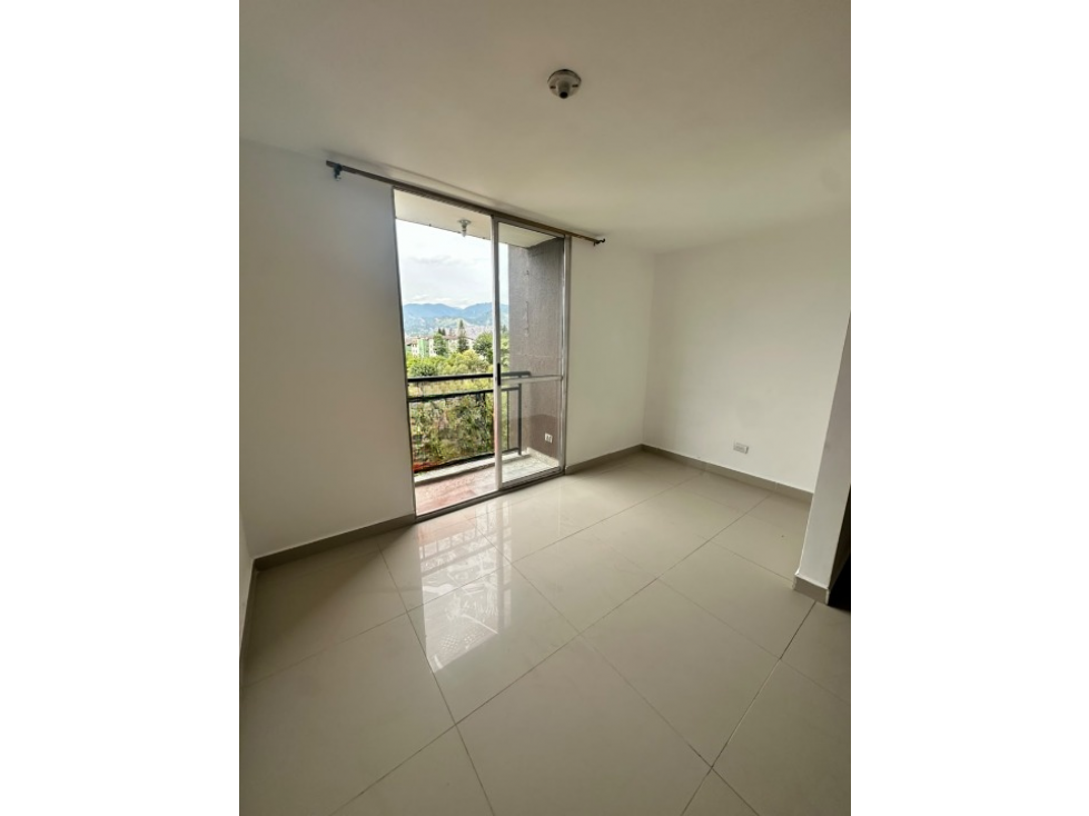 Se vende apartamento en Calasanz parte media