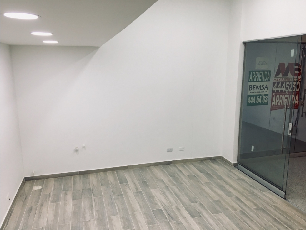 Local en venta en Tranvía Plaza en Medellín — foto 2