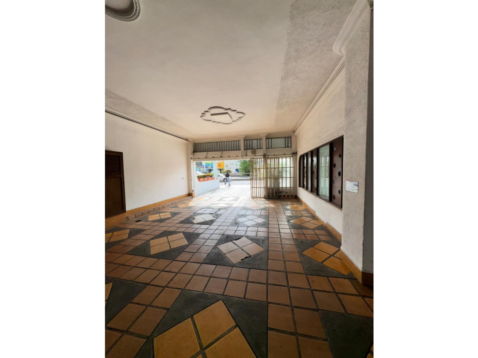 HOTEL EN VIA PRINCIPAL DE LA CIUDAD CALI — foto 2