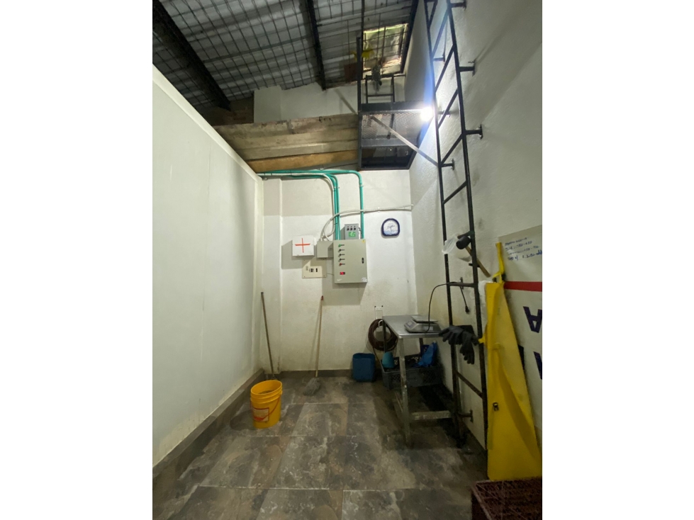 BODEGA, 2 CUARTOS FRIOS BENEFICIO RENTA $15 MILLONES, SANTA ELENA RQ - 4
