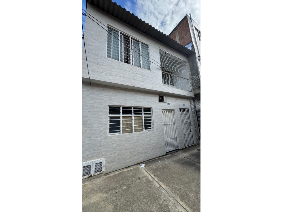 VENTA CASA BARRIO SANTA ELENA