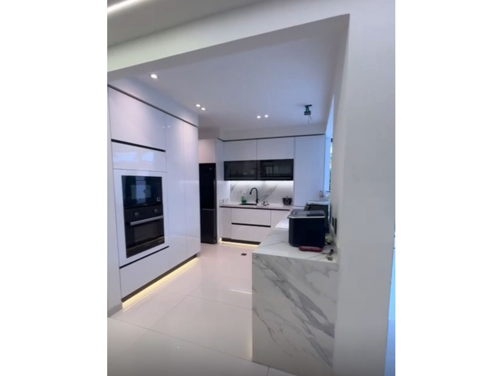 Se vende casa luxury de dos niveles en Pance