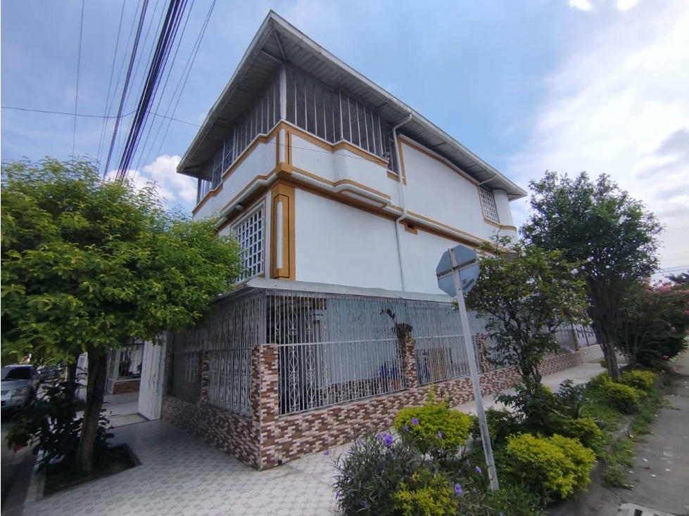 CASA ESQUINERA EN VENTA PALMIRA 2 PISOS + TERRAZA 337m2 CONSTRUIDOS CH