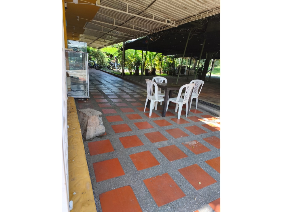 VENTA CASA COMERCIAL FRENTE A LA CARRETERA CENTRAL EL CERRITO CH - 3