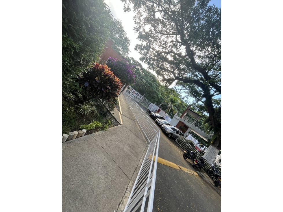 SE VENDE APARTAMENTO PISO 5 SUR DE CALI EXCELENTE VISTA Y ACABADOS — foto 2