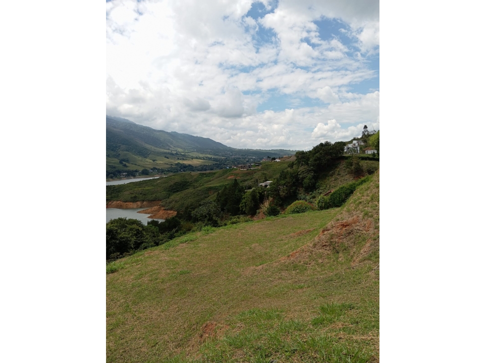 VENTA LOTE PARCELACION FRENTE AL LAGO CALIMA CH - 1