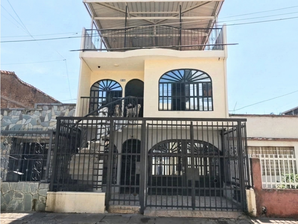 VENTA DE CASA BIFAMILIAR EN EL BARRIO COLON DE CALI