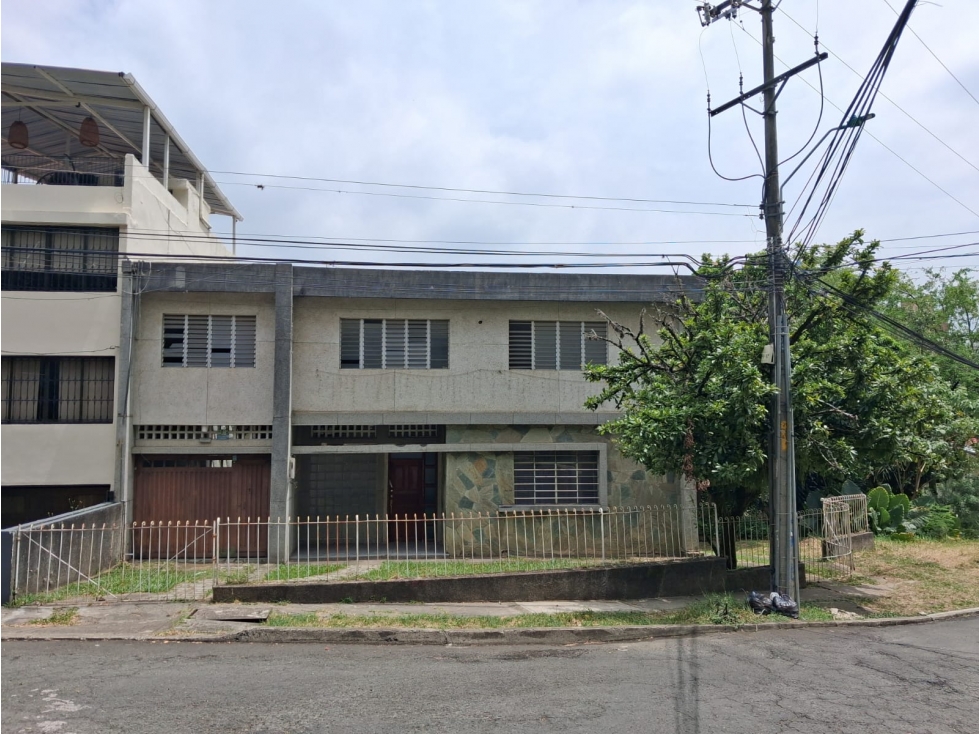 VENTA CASA LOTE ESQUINERA EN SANTA TERESITA OESTE DE CALI