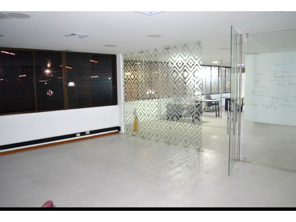 ALQUILER BODEGA-OFICINA FLORA INDUSTRIAL CALI — foto 3