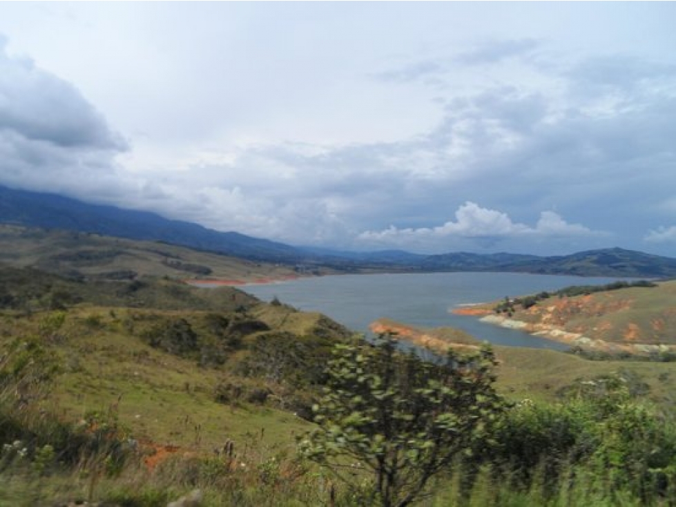 VENTA DE LOTE EN LAGO CALIMA Sector Pequeña Suiza 3.100 MT - 1