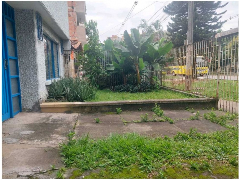 CASA DE DOS NIVELES EN VENTA, DE MEDIA MIXTURA EN LA CASTELLANA — foto 2