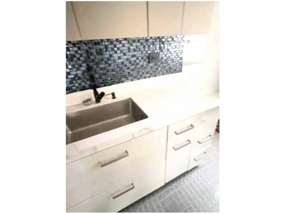 APARTAMENTO REMODELADO EN VENTA UBICADO EN LA LOMA DE LOS BERNAL — foto 5
