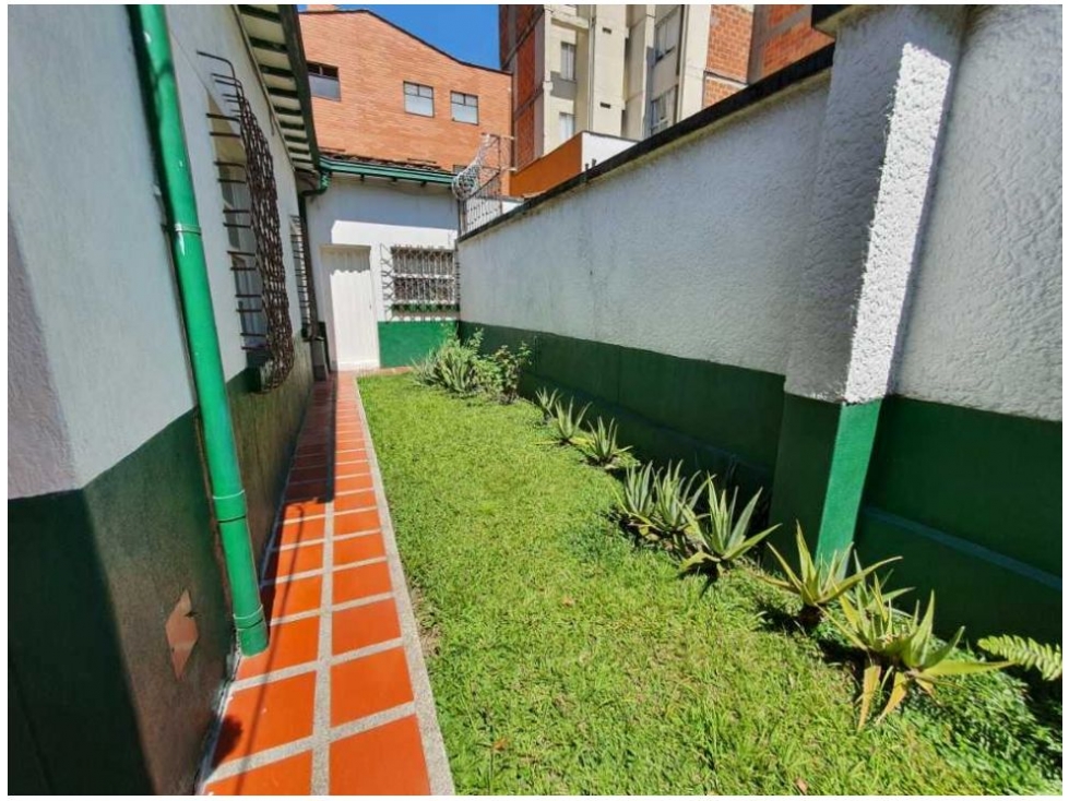 (V.I) CASA LOTE MEDIA MIXTURA EN VENTA EN LA FLORESTA — foto 2