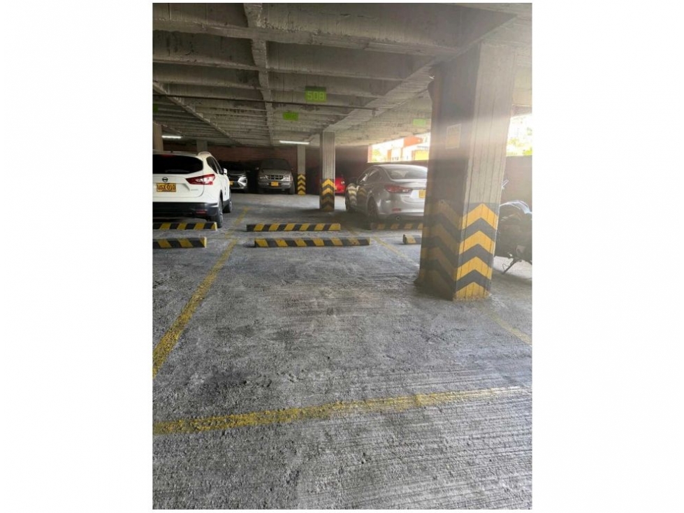 (V.I) PARQUEADERO EN VENTA CENTRO DE MEDELLIN EN EDIFICIO RESIDENCIAL - 2