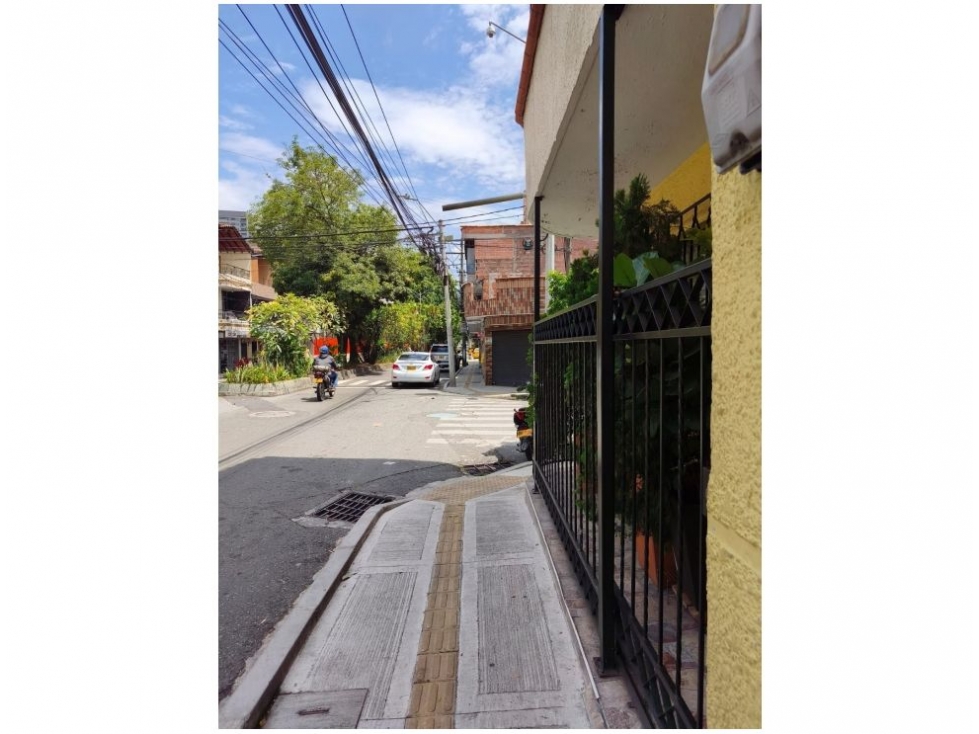 AMPLIA CASA ENVIGADO BARRIO  PRIMAVERA EN ESQUINA — foto 2