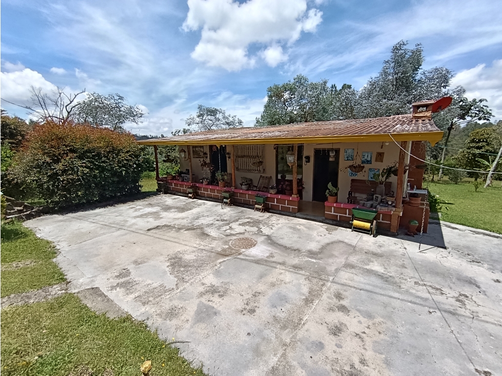 FINCA EN VENTA EN SANTA ELENA SECTOR PIEDRAS BLANCAS, PARQUE ARVÍ