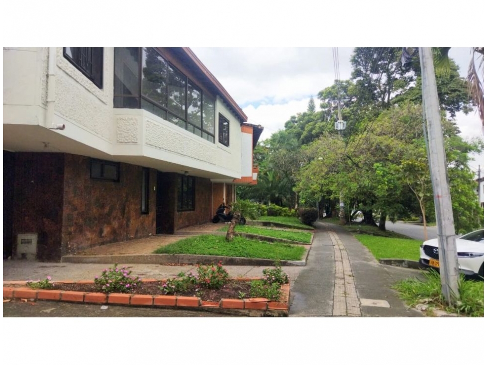 CASA UNIFAMILIAR EN VENTA LAURELES