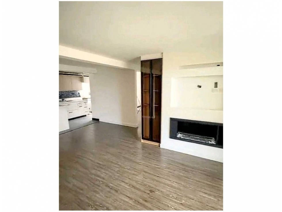 APARTAMENTO REMODELADO EN VENTA UBICADO EN LA LOMA DE LOS BERNAL